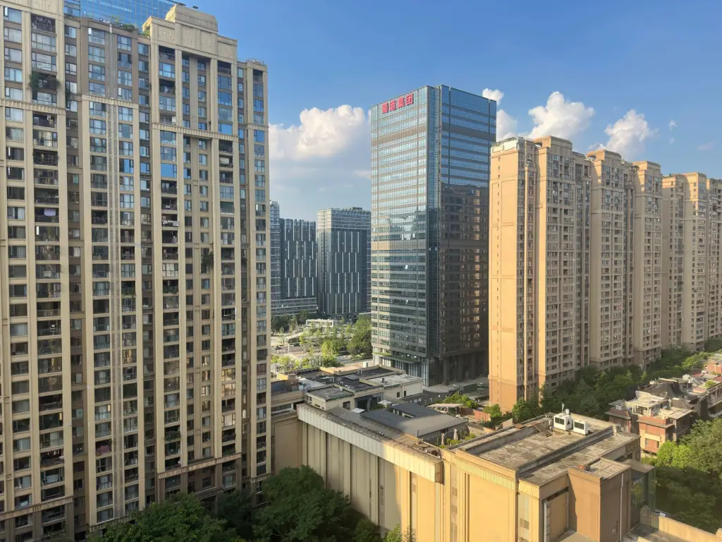 企业管理咨询如何助力东莞中小企业实现规范化运营与品牌价值提升