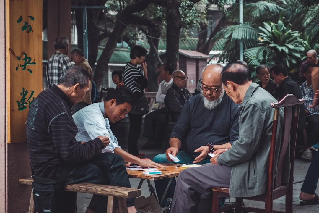 企业管理咨询与品牌策划服务对比：东莞企业该怎样选择适合的顾问方案